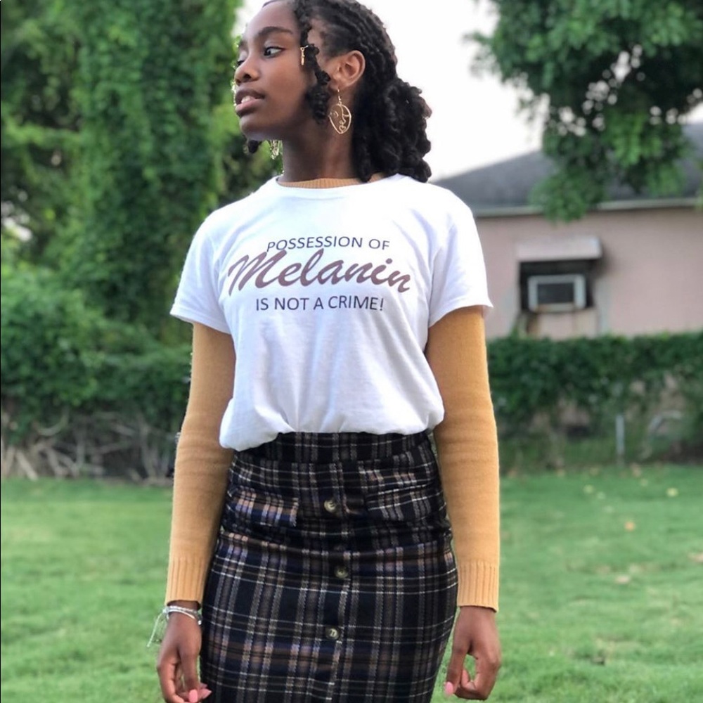 “Possession of MELANIN ...” T-shirt V Neck